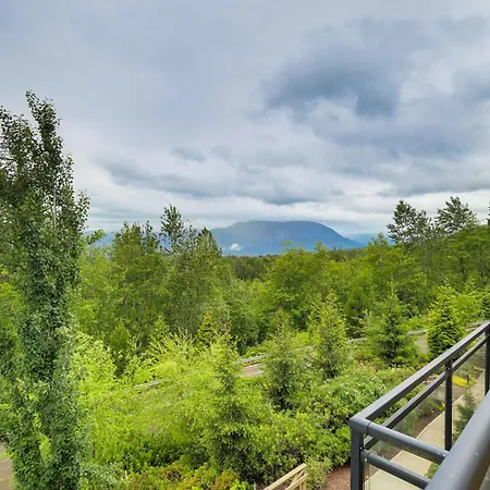 Snoqualmie Townhome With Balcony And Mountain Views!